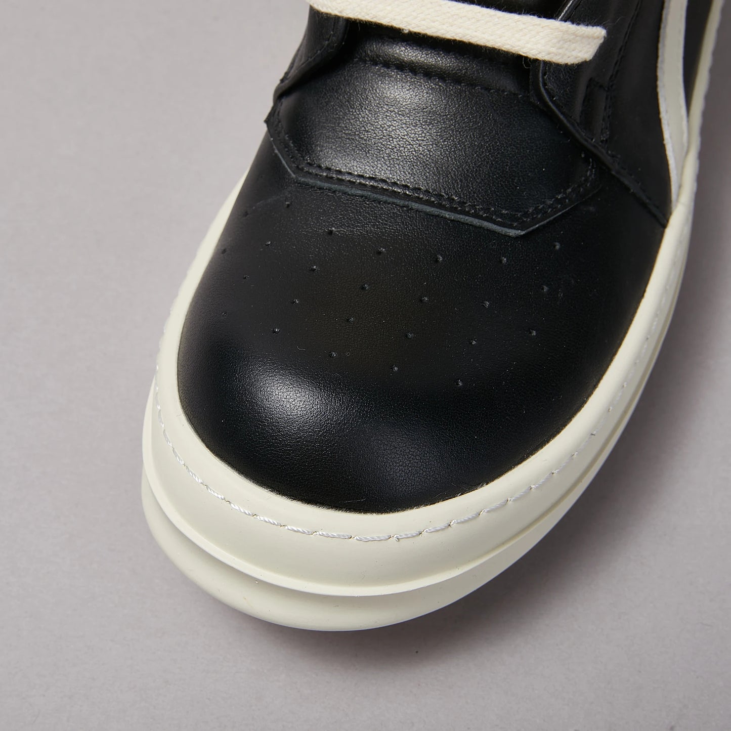 Lux Leather Owen High top sneaker.