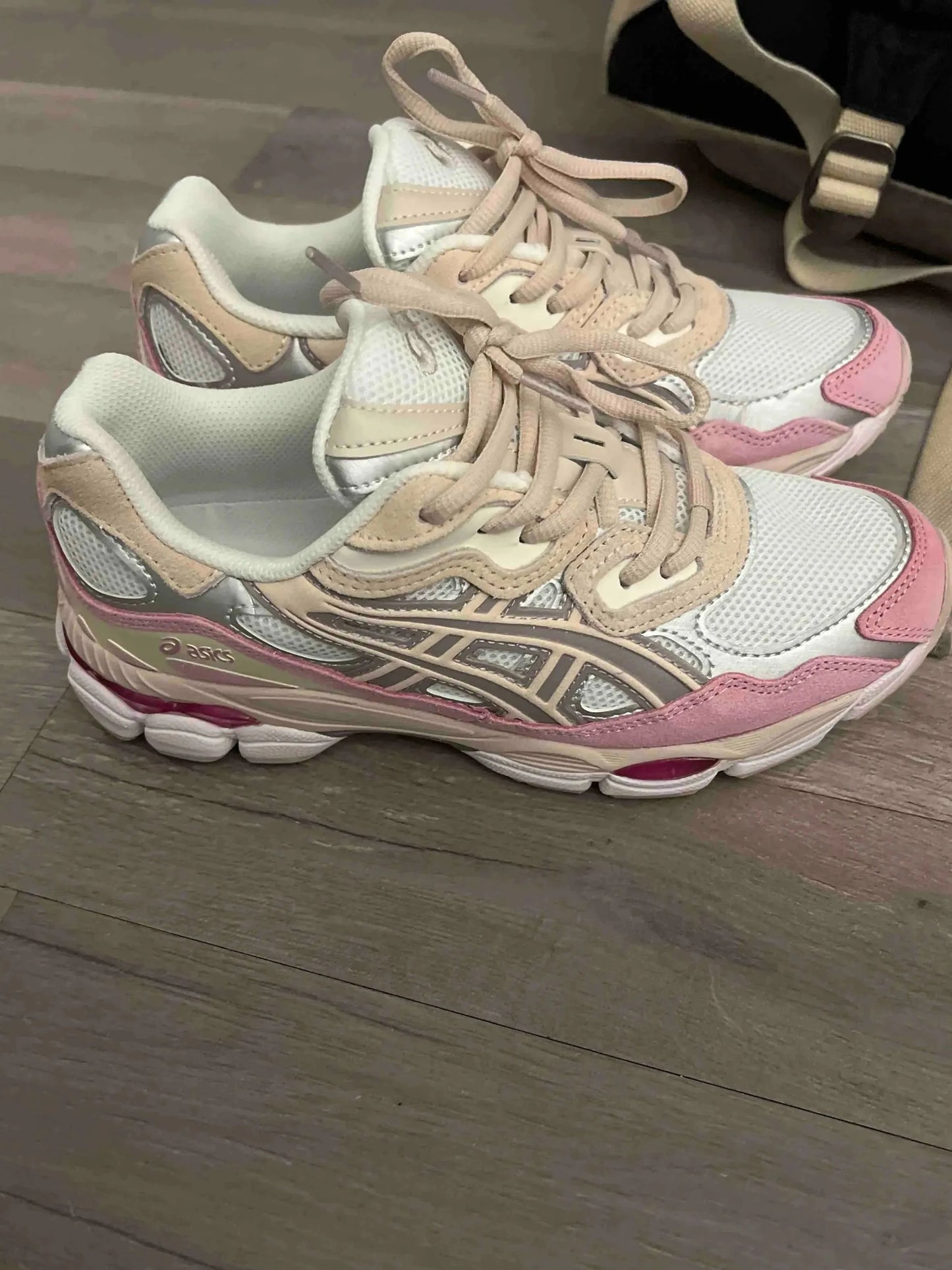 Lux Gel Sneakers